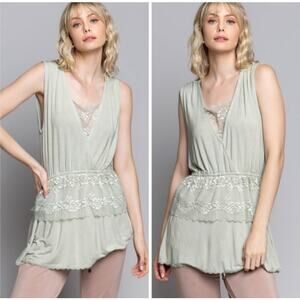 POL Desert Sage Lace V Neck Sleeveless Top NWOT Size Small